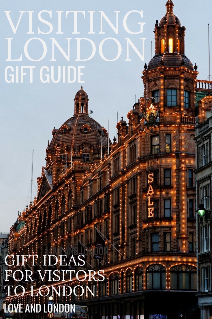 Gift Guide for Visitors to London - great gift ideas for anyone who's traveling to London soon. They'll love getting one of these gifts to use on their trip in London!