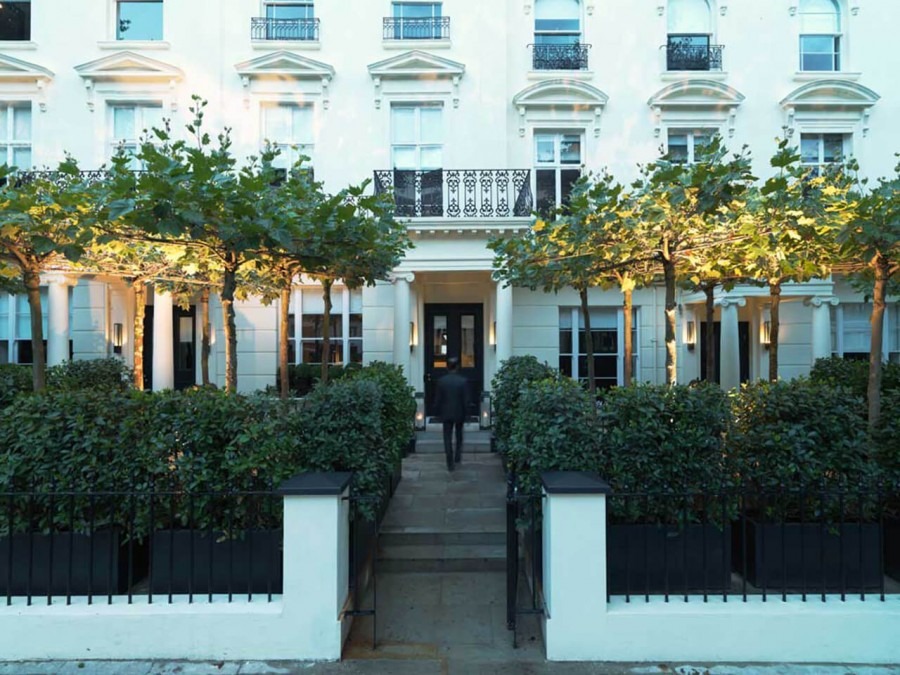 Stylish Budget London Hotels - La Suite - These 8 hotels are budget-friendly but still stylish and classically London. Here's where you should stay when you visit London!