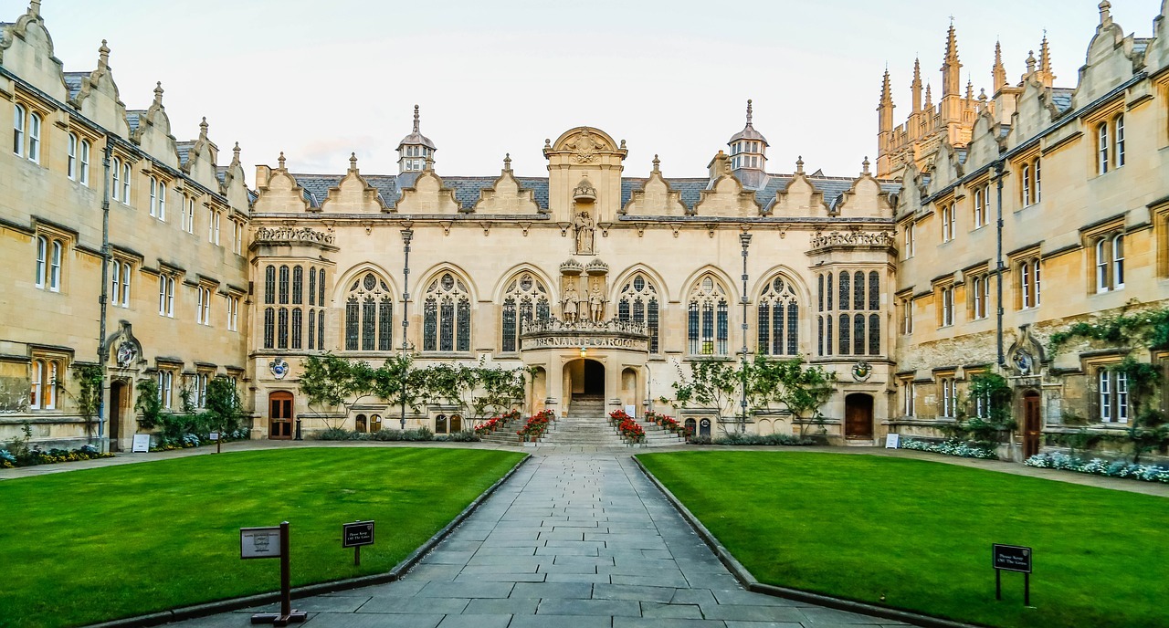 Day trips to take when visiting London. Oxford is a popular day trip to take when you're in London.