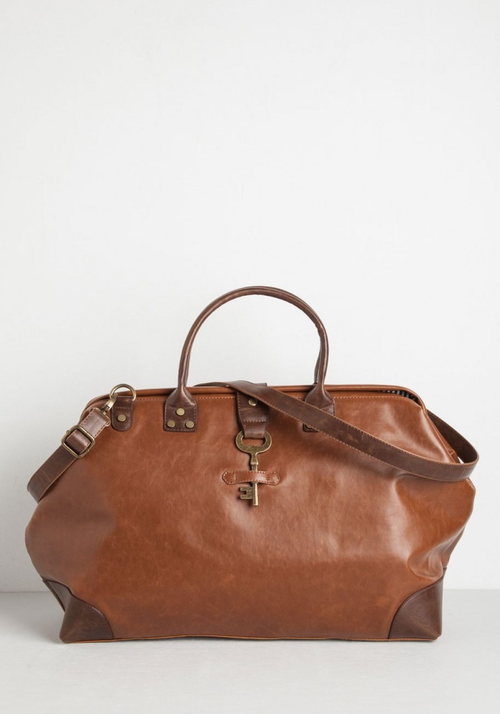 Gift ideas for Stylish Travelers -- get them travel accessories that they'll use and that look as good as they do, like this gorgeous leather weekender bag from Modcloth. They'll travel in style.