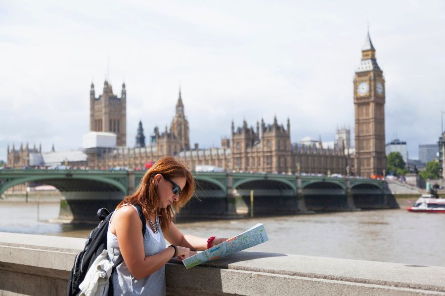 A tourist using a generic London itinerary to explore the city 