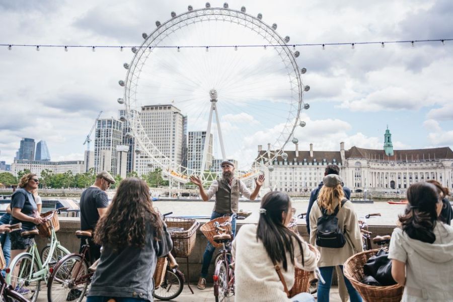 How to maximise your time when visiting London- Pre book your tours, such as the one in the image above, where you can explore the main London landmarks on a bike.