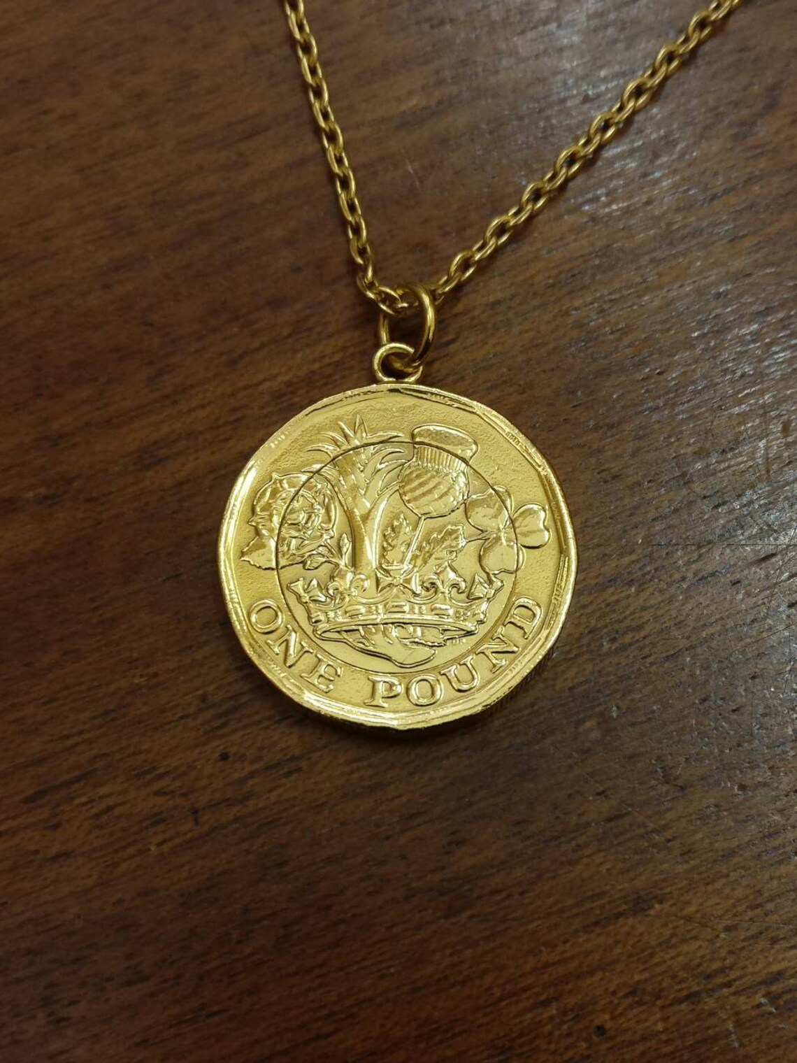 One pound coin pendant necklace 