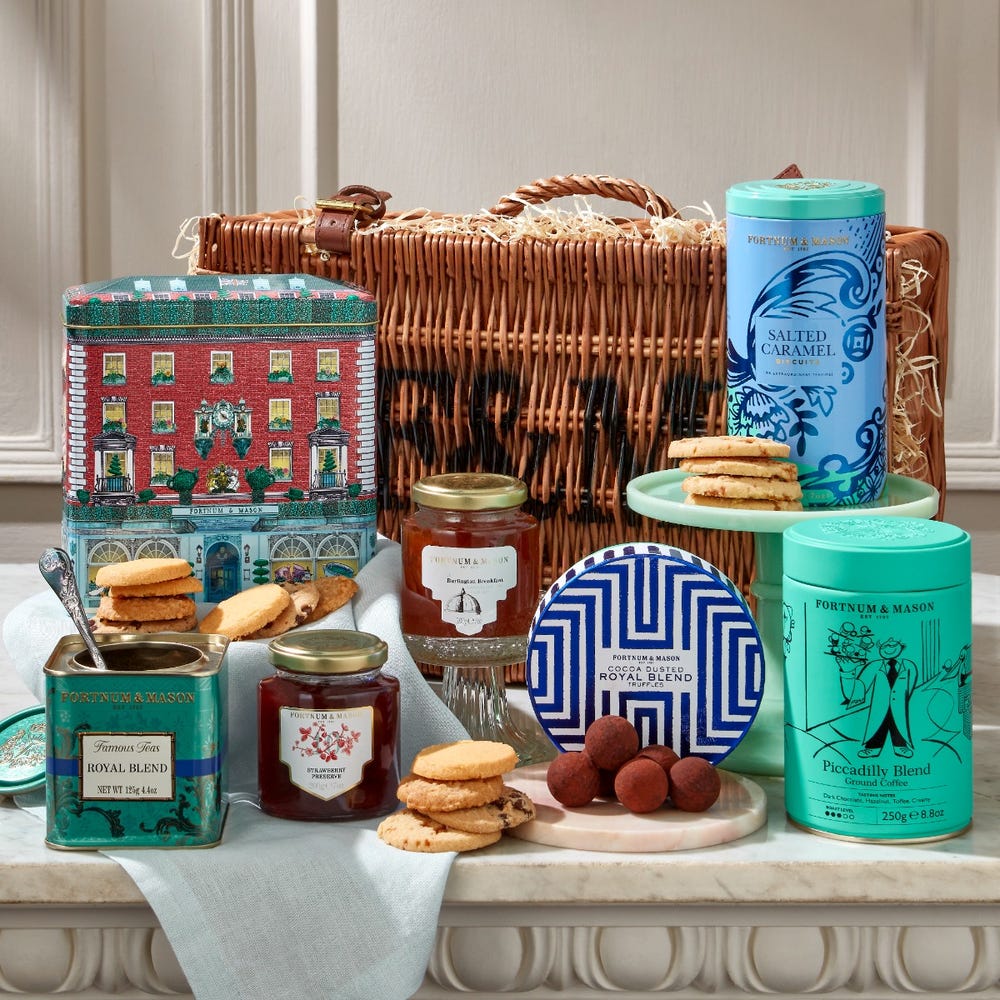 The Piccadilly Hamper from Fortnum & Mason's collection is one of the best gift ideas for london lovers
