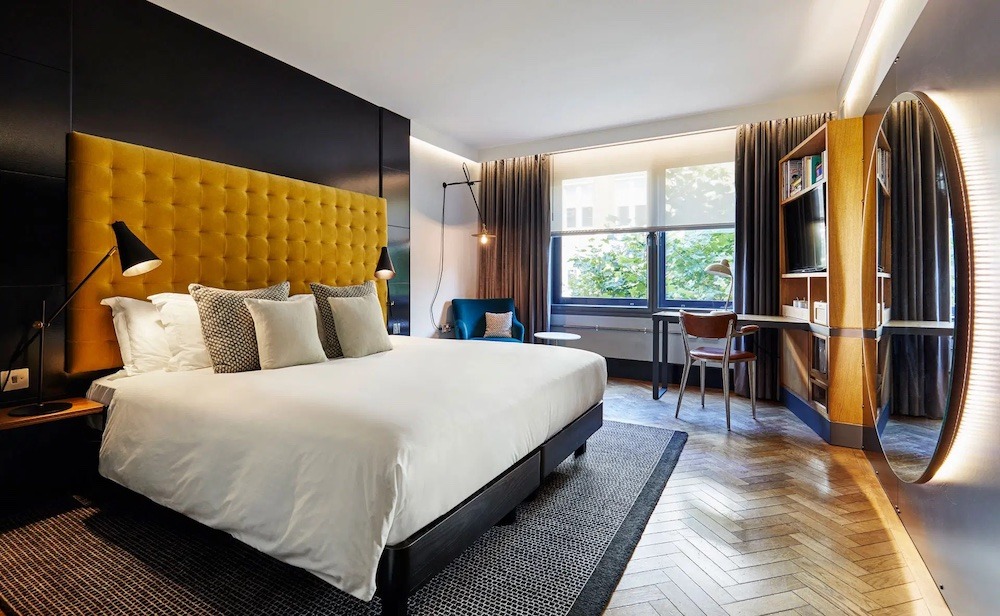 The Hoxton hotels is surrounded by many infamous cultural spots and this makes Shoreditch one of the best areas to stay in London for a local experience