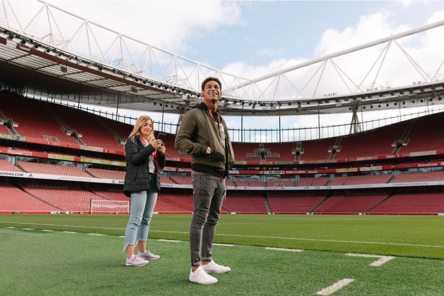 One of the best things to do in London if you love sports, is to visit the Emirates Stadium like the Arsenal fans in the picture above