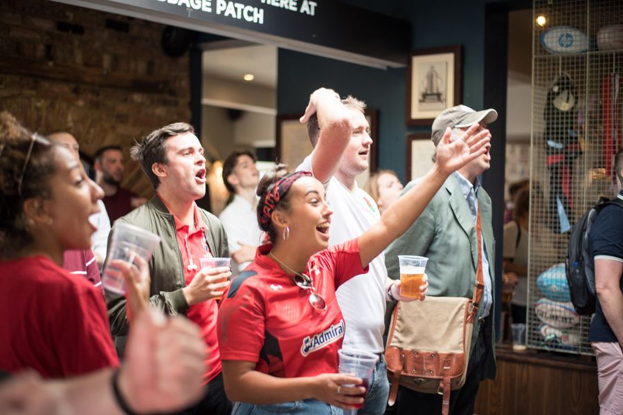 One of the best things to do in London if you love sports, is to catch up on a football or rugby game at one of the London pubs, like the fans seen in the picture above