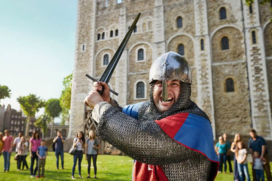 Have an adventure at the tower of London in one of the top kid-friendly London Tours