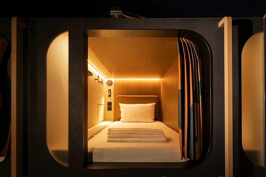 Modern hostel bed in the Kabannas London St Pancras.